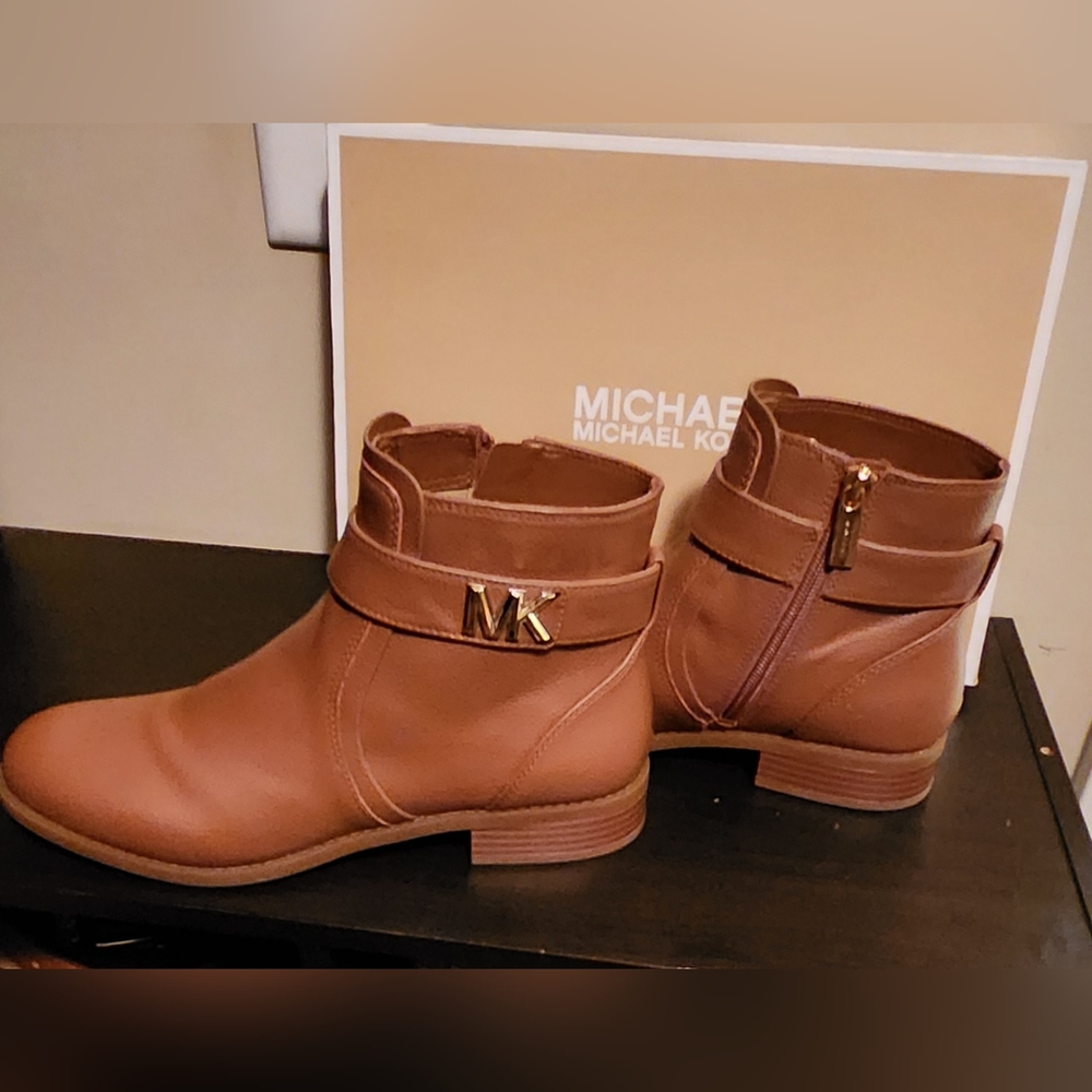 Michael Kors Jilly Faux Pebbled Leather Ankle Boot New-Never Worn
